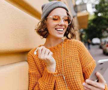 woman with smartphon